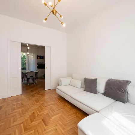 Big Close To Bocconi / Humanitas / Ieo * Milão